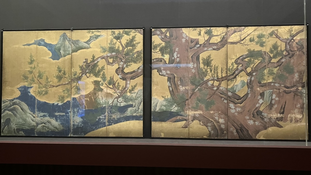 国宝-絵画｜檜図屏風（狩野永徳）［東京国立博物館］ | WANDER 国宝